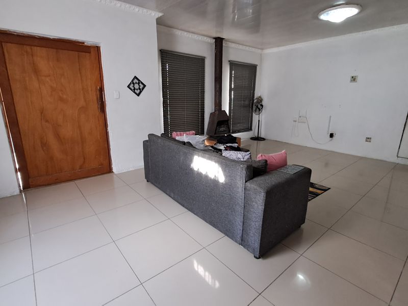 Compact family home - Photo 5
