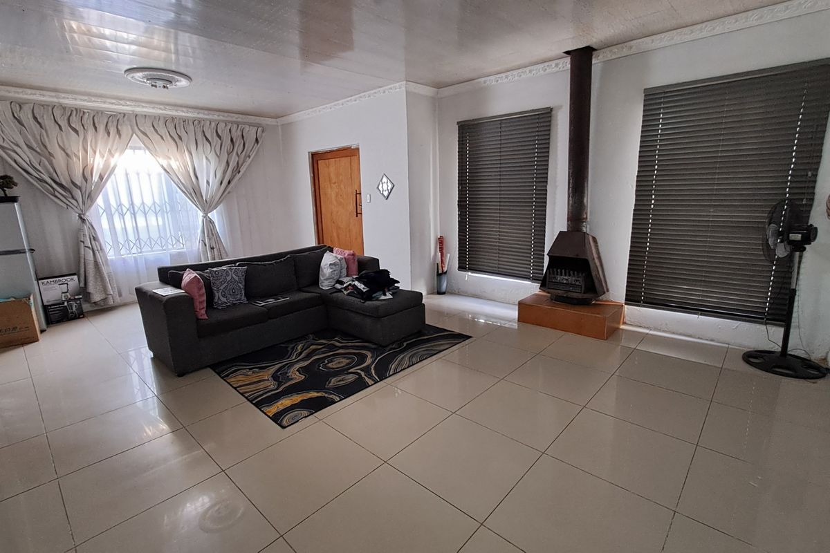 Compact family home - Photo 4