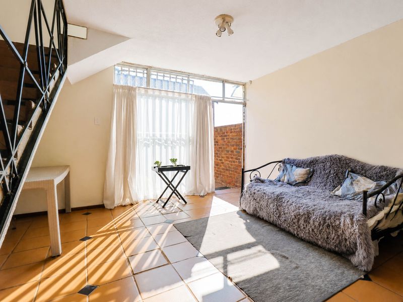 Bidding to start from R500 000!! Live Auction! Charming 1-Bedroom duplex townhouse in complex - Photo 3