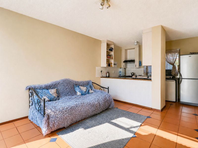 Bidding to start from R500 000!! Live Auction! Charming 1-Bedroom duplex townhouse in complex - Photo 5