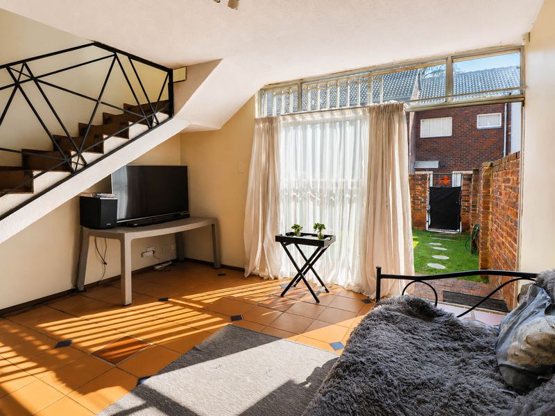 Bidding to start from R500 000!! Live Auction! Charming 1-Bedroom duplex townhouse in complex - Photo 6
