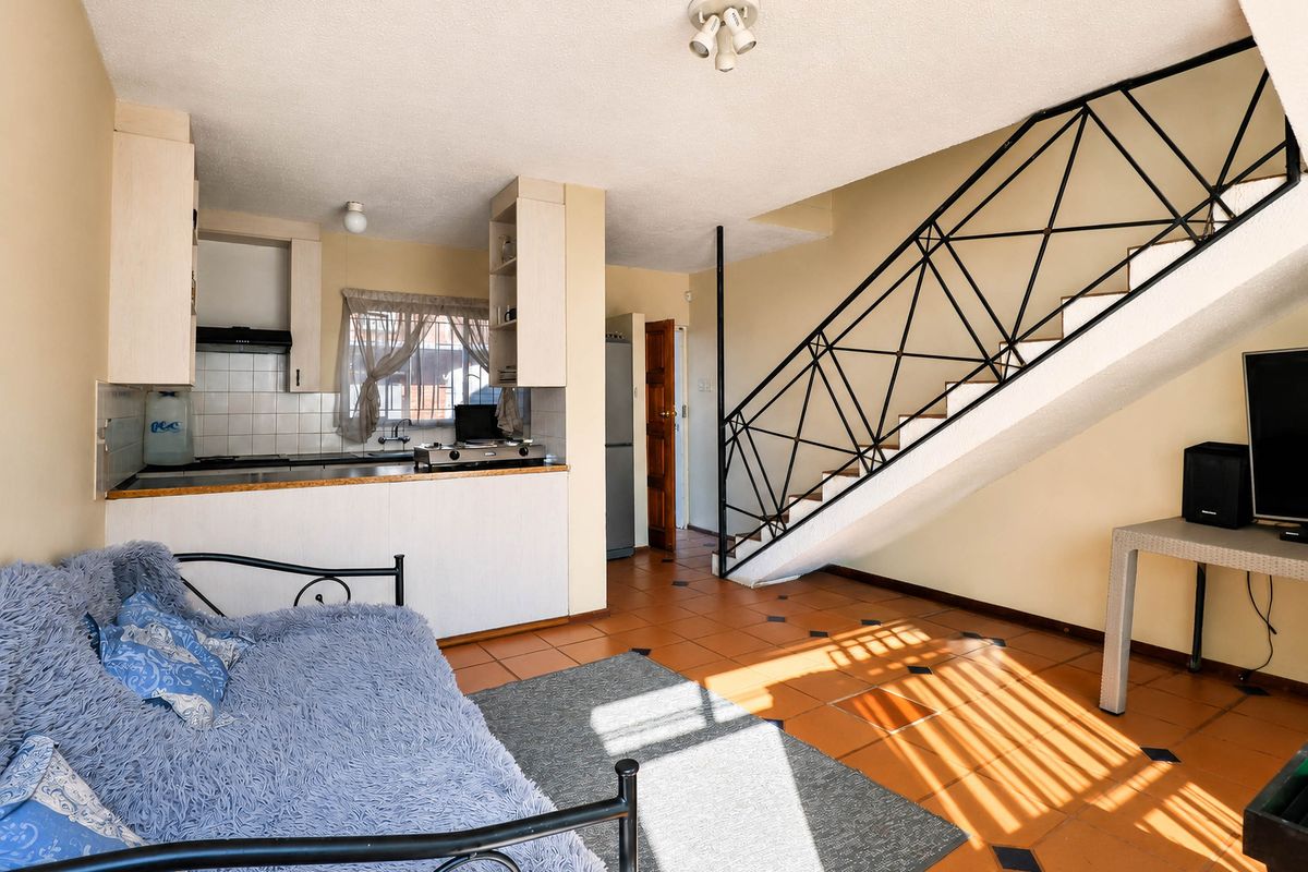 Bidding to start from R500 000!! Live Auction! Charming 1-Bedroom duplex townhouse in complex - Photo 4