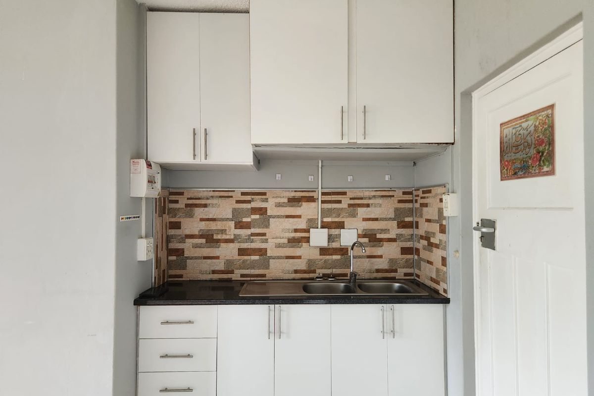 Neat Flat to Rent in Retirement Village (55+ Only) - Photo 2