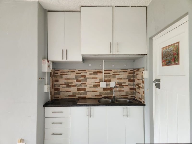 Neat Flat to Rent in Retirement Village (55+ Only) - Photo 2