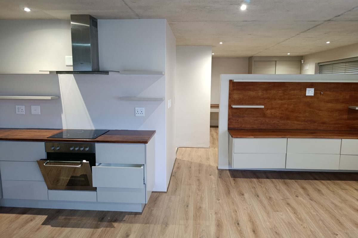 Executive studio within walking distance of Voelklip beach - Photo 3