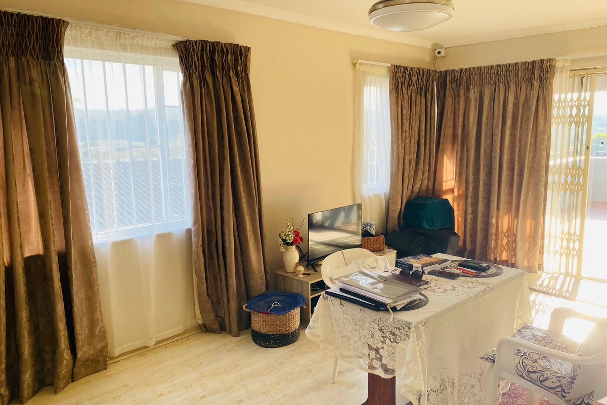 Spacious 3 Bedroom Apartment - Photo 3
