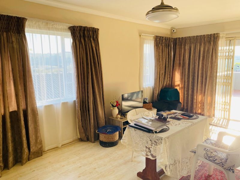 Spacious 3 Bedroom Apartment - Photo 3