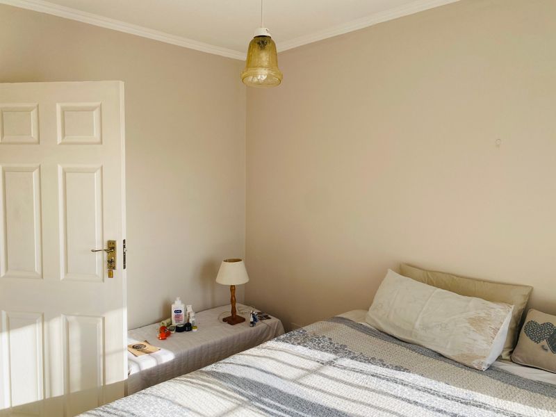 Spacious 3 Bedroom Apartment - Photo 10