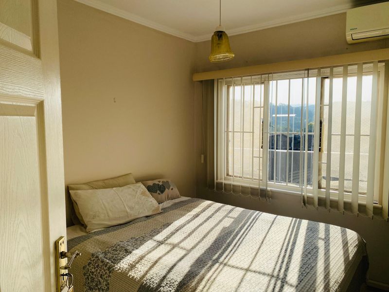 Spacious 3 Bedroom Apartment - Photo 9