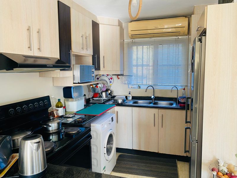 Spacious 3 Bedroom Apartment - Photo 7