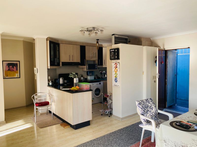 Spacious 3 Bedroom Apartment - Photo 6