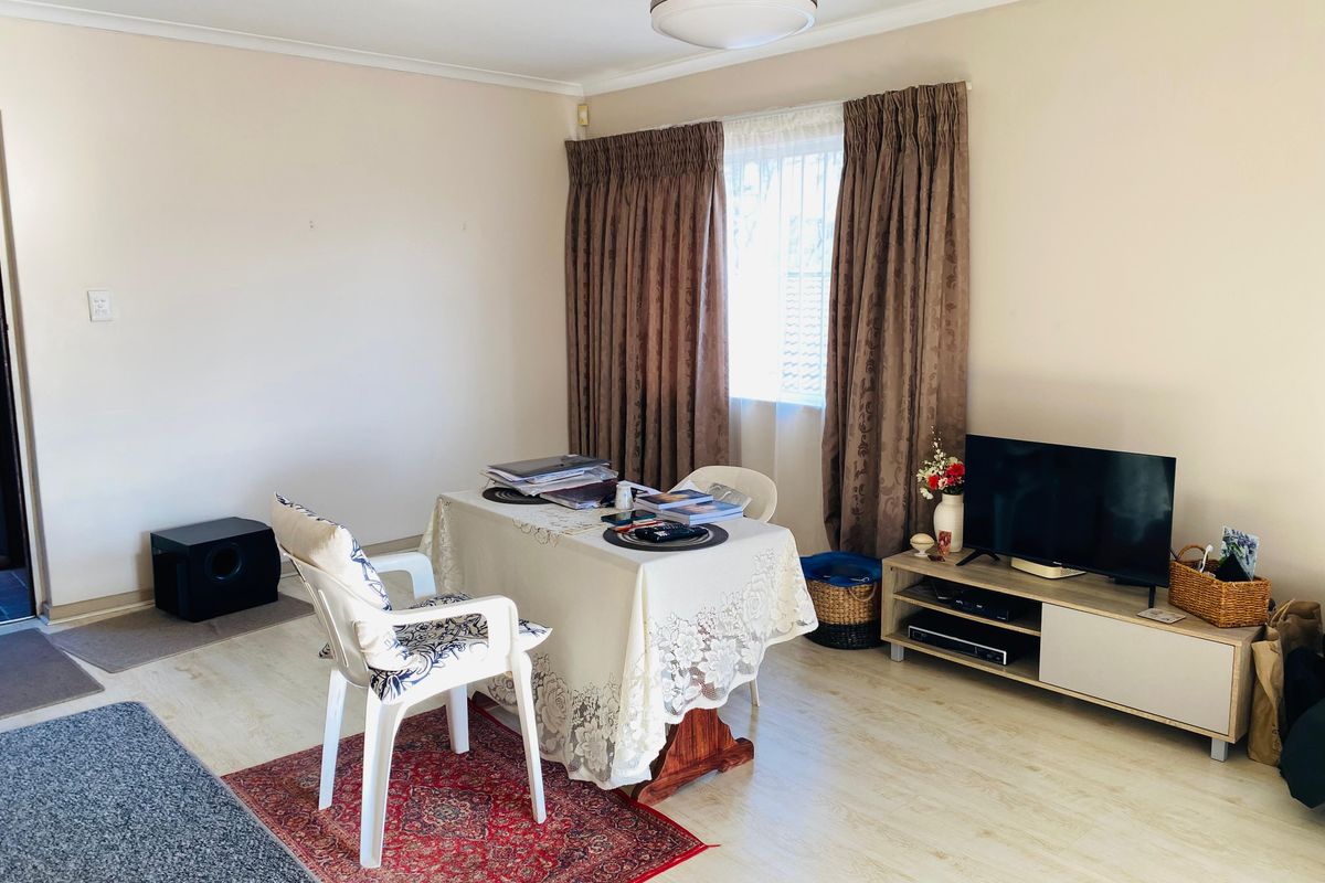 Spacious 3 Bedroom Apartment - Photo 4