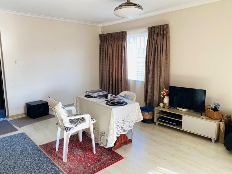 Spacious 3 Bedroom Apartment - Photo 4