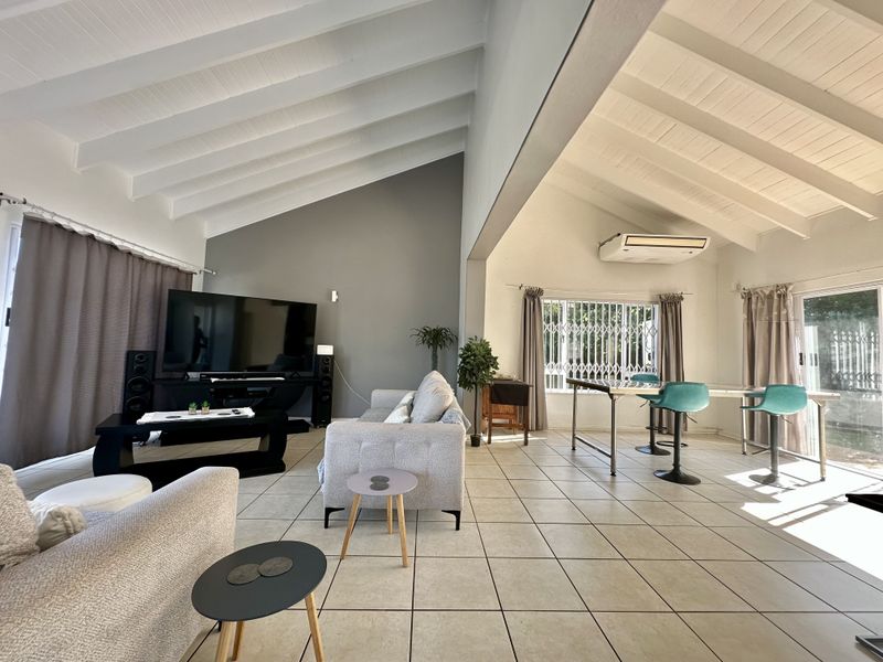 Coastal Comfort Meets Family Living – Walk to the Beach and Wake Up to Sea Views - Photo 4