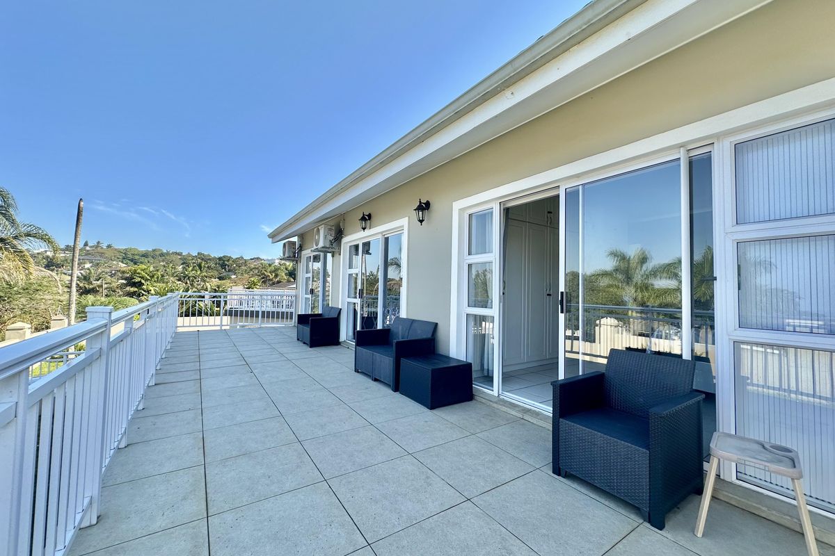 Coastal Comfort Meets Family Living – Walk to the Beach and Wake Up to Sea Views - Photo 2