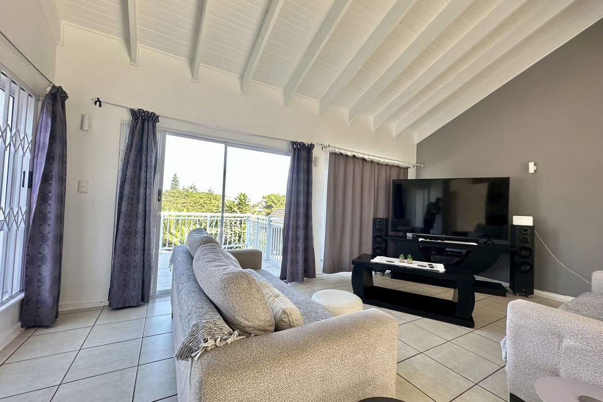 Coastal Comfort Meets Family Living – Walk to the Beach and Wake Up to Sea Views - Photo 5
