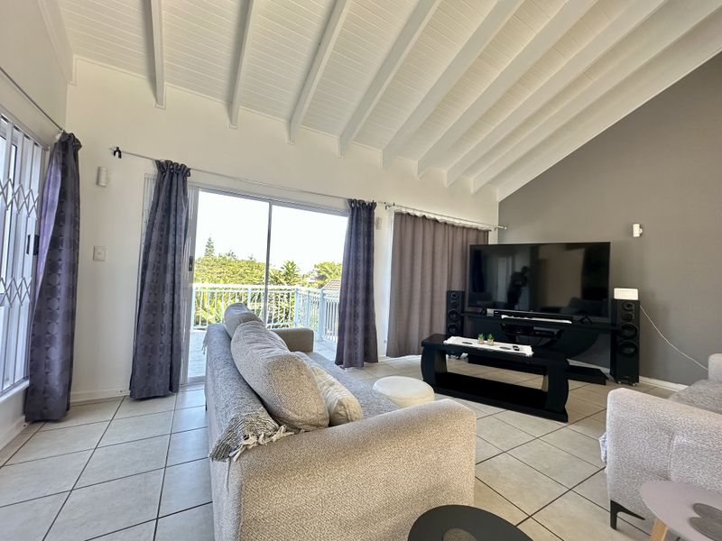 Coastal Comfort Meets Family Living – Walk to the Beach and Wake Up to Sea Views - Photo 5