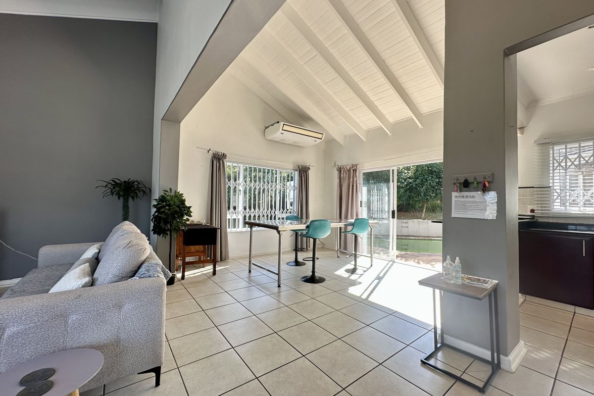 Coastal Comfort Meets Family Living – Walk to the Beach and Wake Up to Sea Views - Photo 3