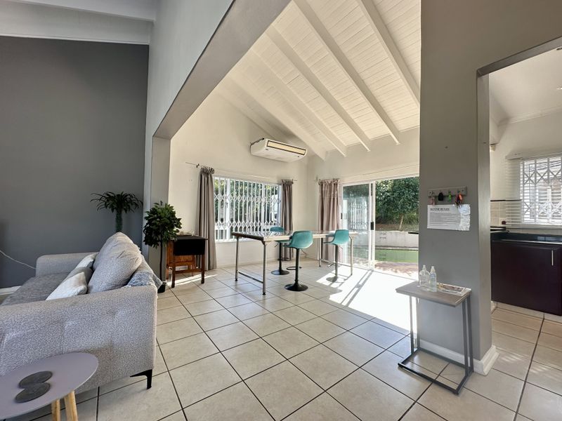 Coastal Comfort Meets Family Living – Walk to the Beach and Wake Up to Sea Views - Photo 3
