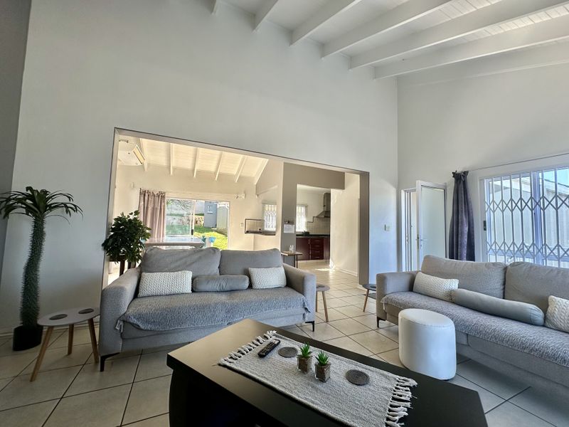 Coastal Comfort Meets Family Living – Walk to the Beach and Wake Up to Sea Views - Photo 8