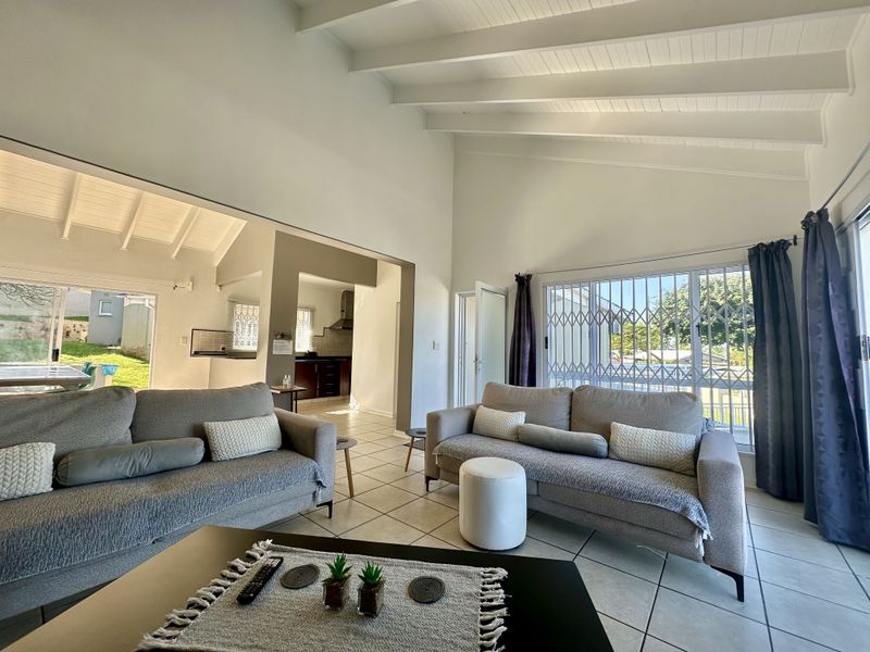 Coastal Comfort Meets Family Living – Walk to the Beach and Wake Up to Sea Views - Photo 7