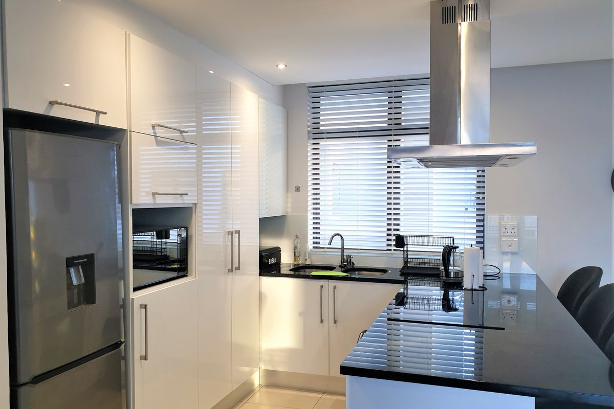 Furnished Modern Apartment - Photo 2