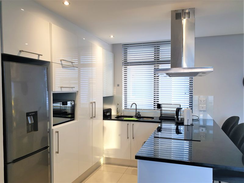 Furnished Modern Apartment - Photo 2