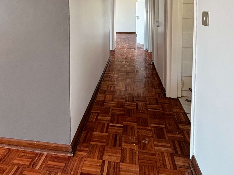 Spacious Renovated 2-Bedroom Apartment - Photo 8