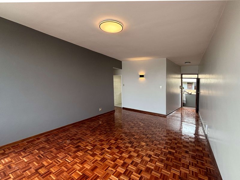 Spacious Renovated 2-Bedroom Apartment - Photo 7
