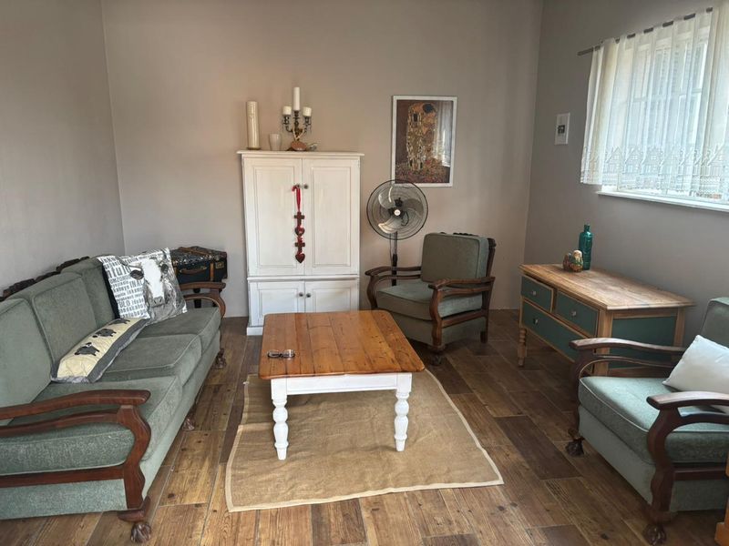 Large family home with 8 bedrooms, separate flatlet, pet-friendly,Pool and Garden. - Photo 9