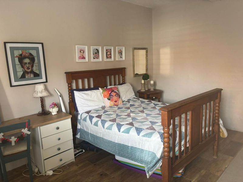 Large family home with 8 bedrooms, separate flatlet, pet-friendly,Pool and Garden. - Photo 8