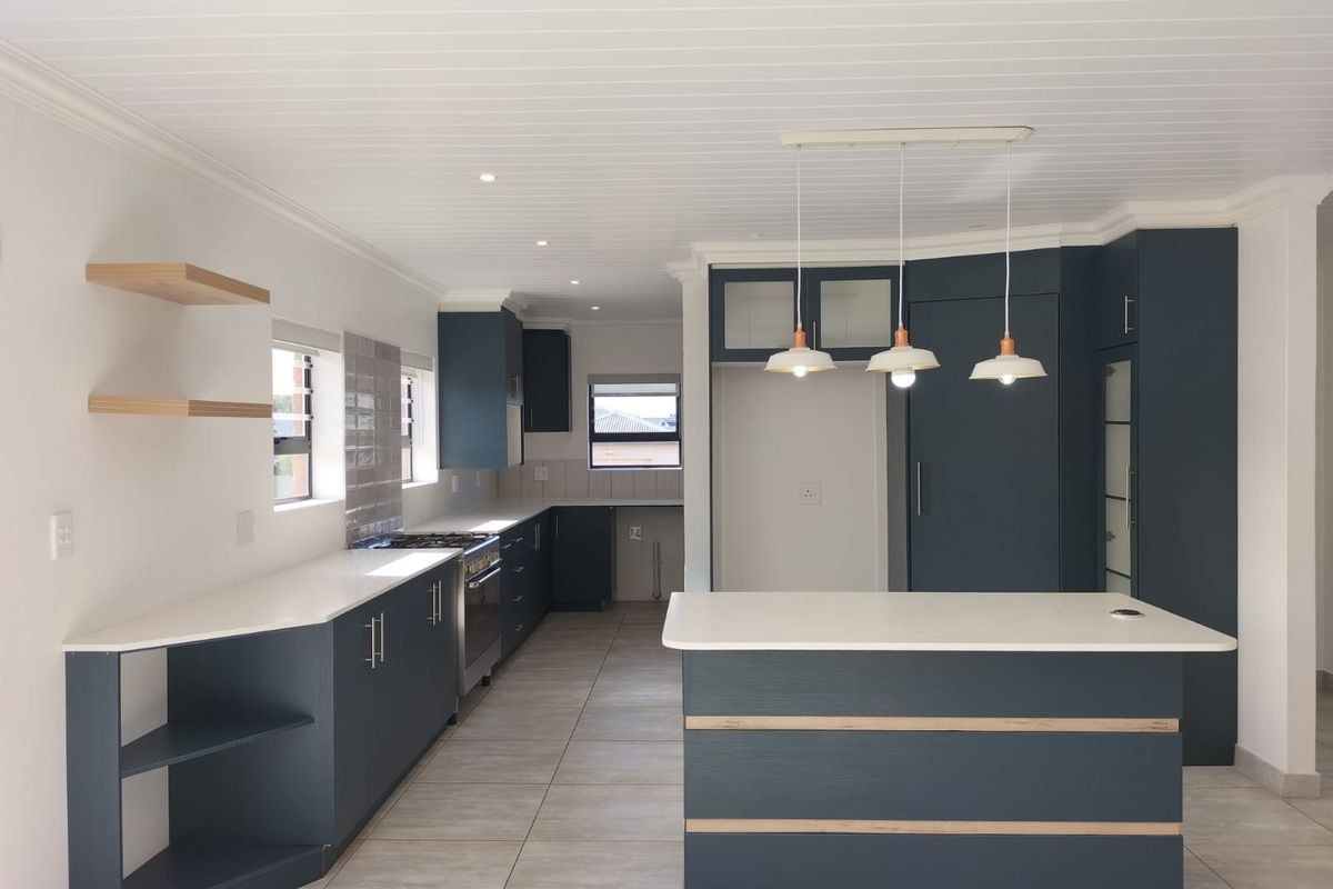 Modern Family Home with Contemporary Finishes in Stilbaai Wes - Photo 3