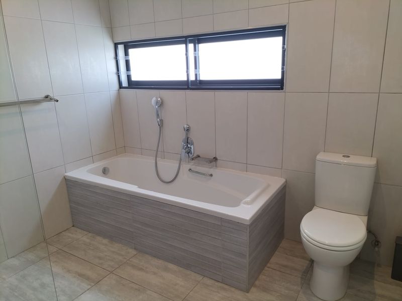Modern Family Home with Contemporary Finishes in Stilbaai Wes - Photo 10