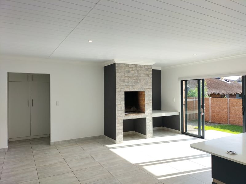 Modern Family Home with Contemporary Finishes in Stilbaai Wes - Photo 8