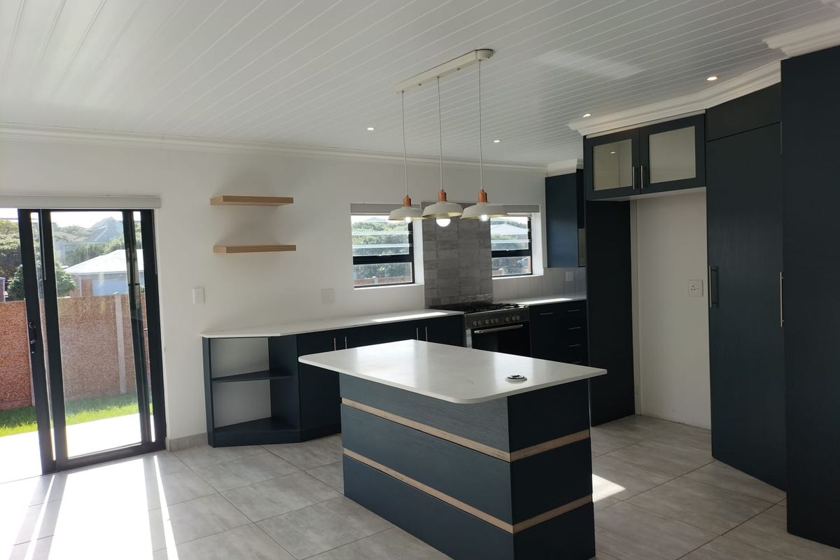 Modern Family Home with Contemporary Finishes in Stilbaai Wes - Photo 5