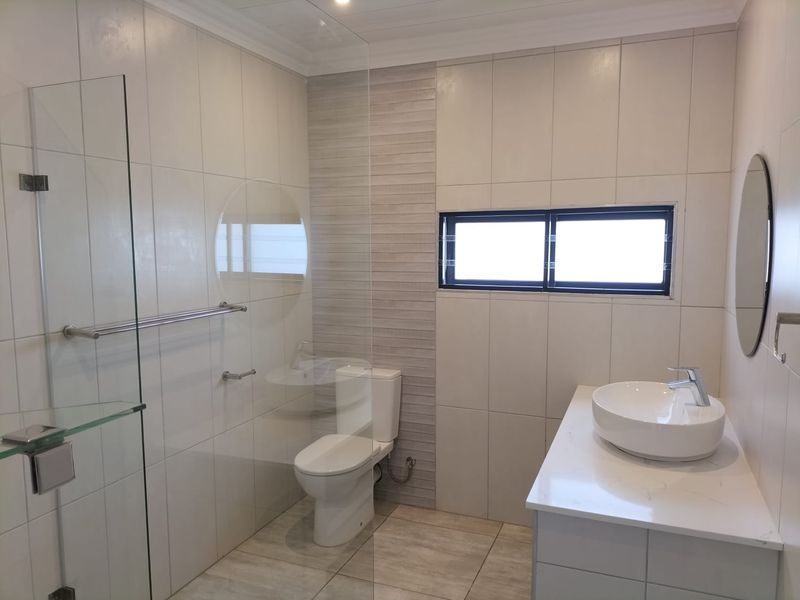 Modern Family Home with Contemporary Finishes in Stilbaai Wes - Photo 9