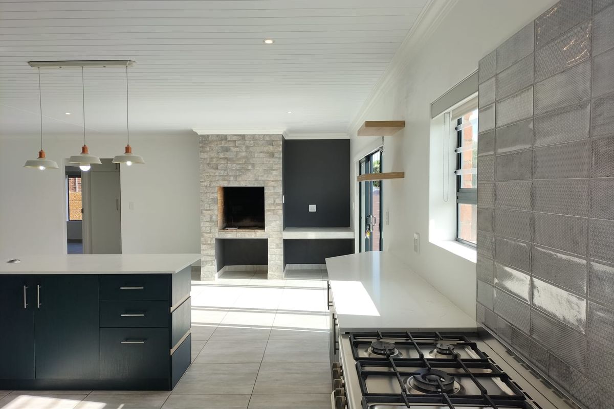 Modern Family Home with Contemporary Finishes in Stilbaai Wes - Photo 4