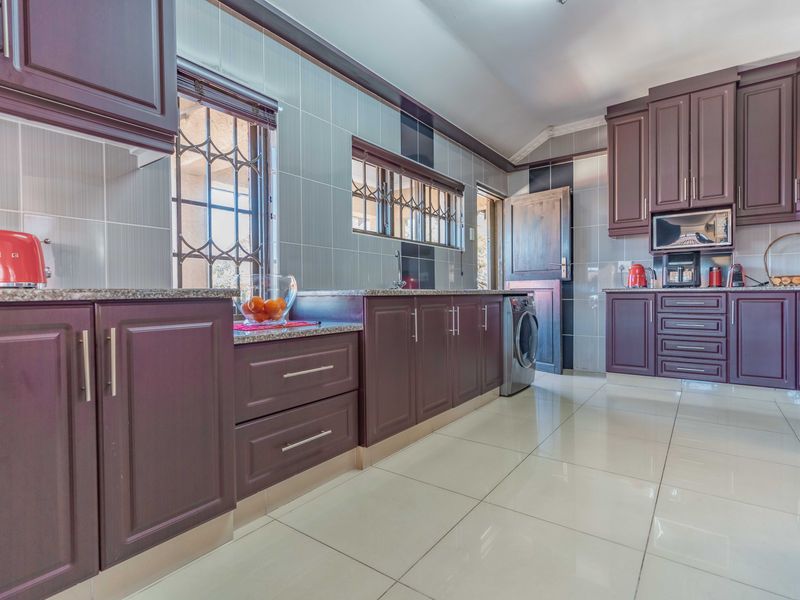 Musgrave Three Bedroom Apartment For Sale - Photo 6