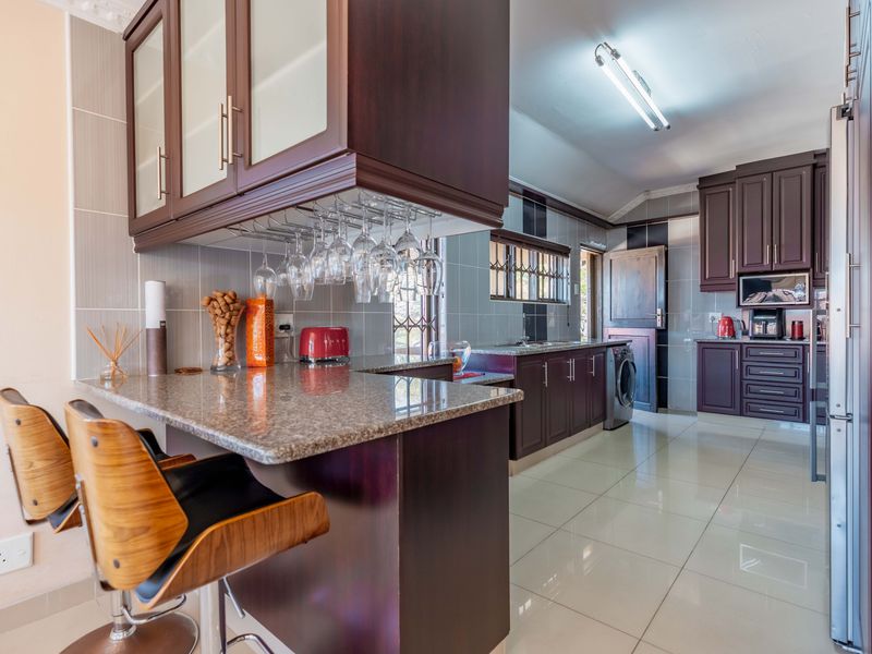 Musgrave Three Bedroom Apartment For Sale - Photo 10