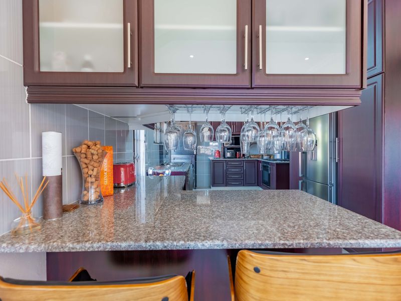 Musgrave Three Bedroom Apartment For Sale - Photo 9