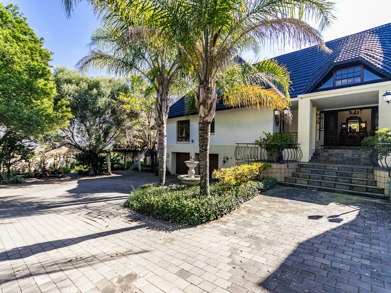 4 Bedroom family home plus bachelor flat for sale in Clubview - Photo 2
