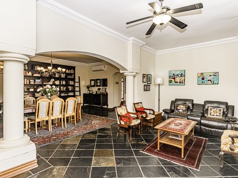4 Bedroom family home plus bachelor flat for sale in Clubview - Photo 10