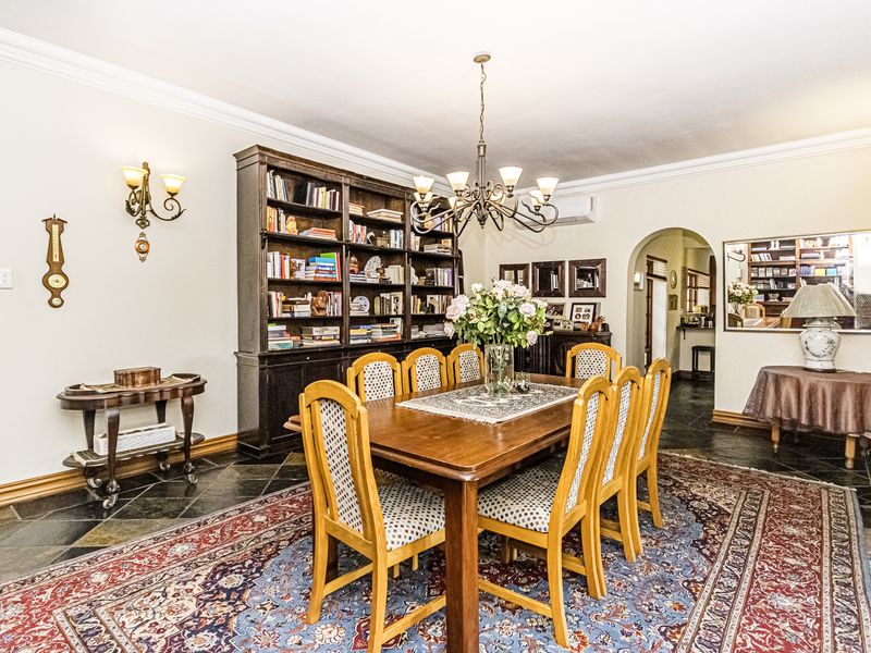 4 Bedroom family home plus bachelor flat for sale in Clubview - Photo 9