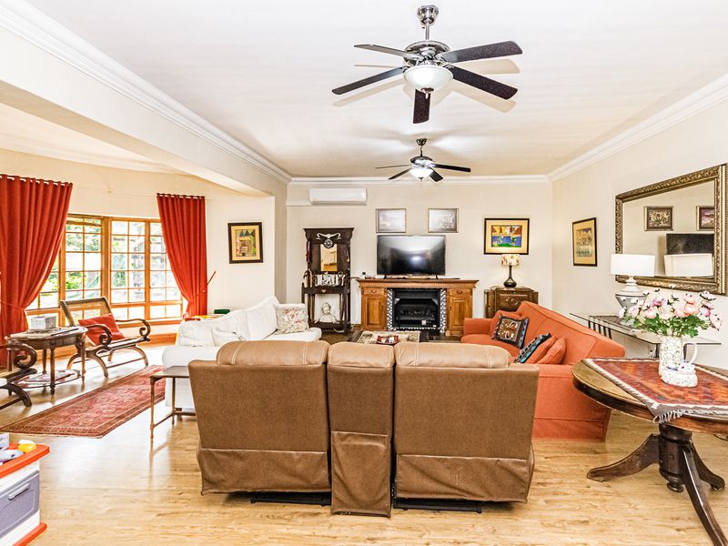 4 Bedroom family home plus bachelor flat for sale in Clubview - Photo 7