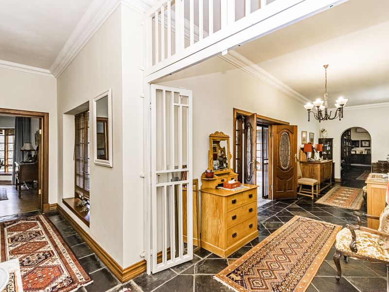 4 Bedroom family home plus bachelor flat for sale in Clubview - Photo 4