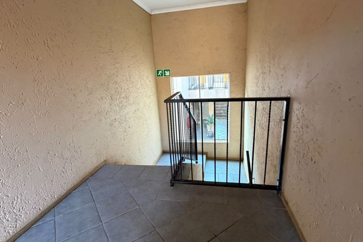 Charming 2-Bedroom Apartment in a Quiet, Sought-After Area - Photo 2