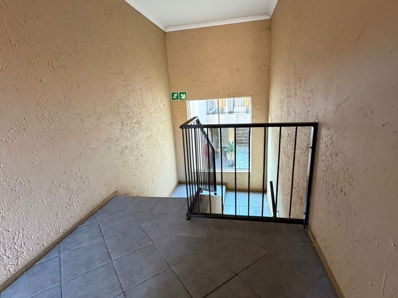 Charming 2-Bedroom Apartment in a Quiet, Sought-After Area - Photo 2