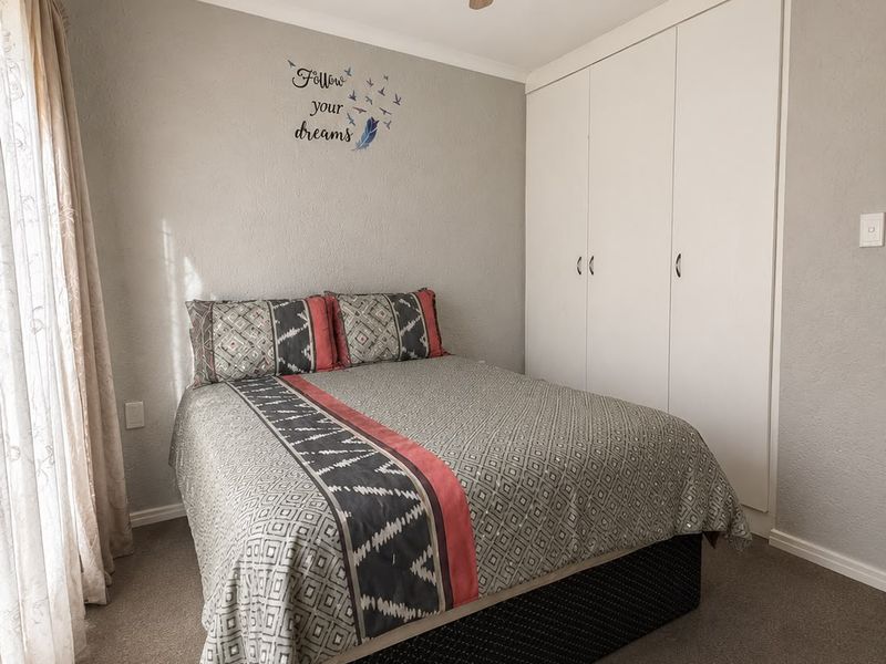 Charming 2-Bedroom Apartment in a Quiet, Sought-After Area - Photo 9