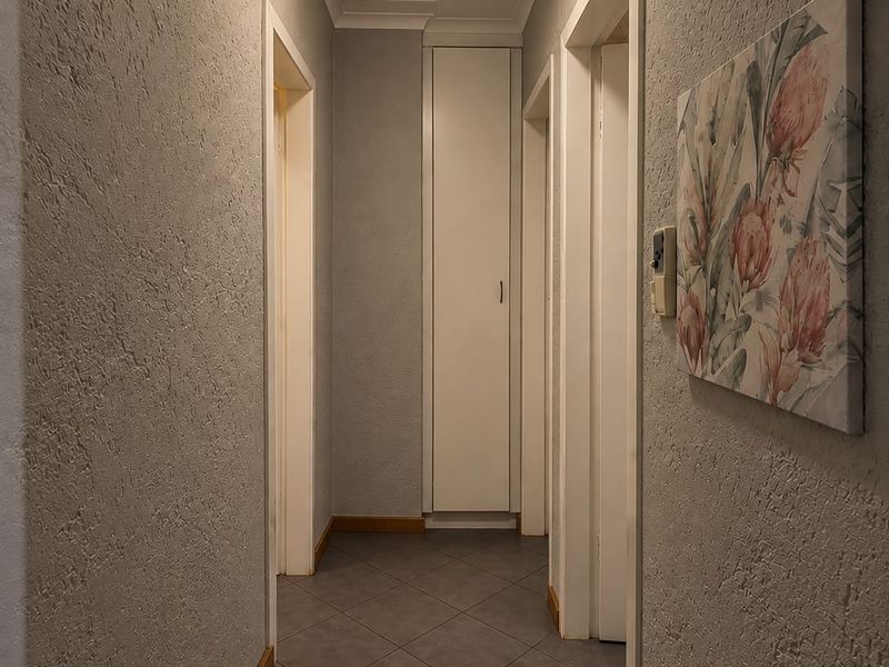 Charming 2-Bedroom Apartment in a Quiet, Sought-After Area - Photo 6
