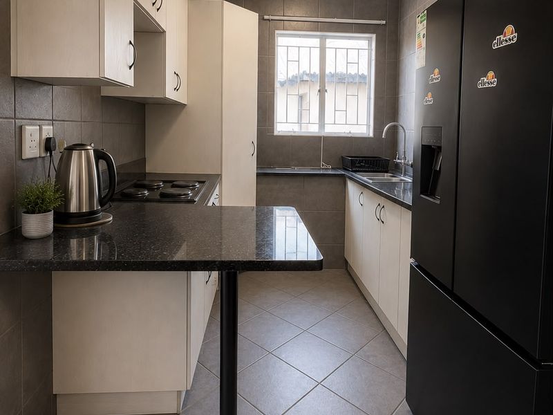 Charming 2-Bedroom Apartment in a Quiet, Sought-After Area - Photo 3